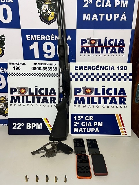 Polícia Militar prende cinco pessoas e apreende armas de fogo