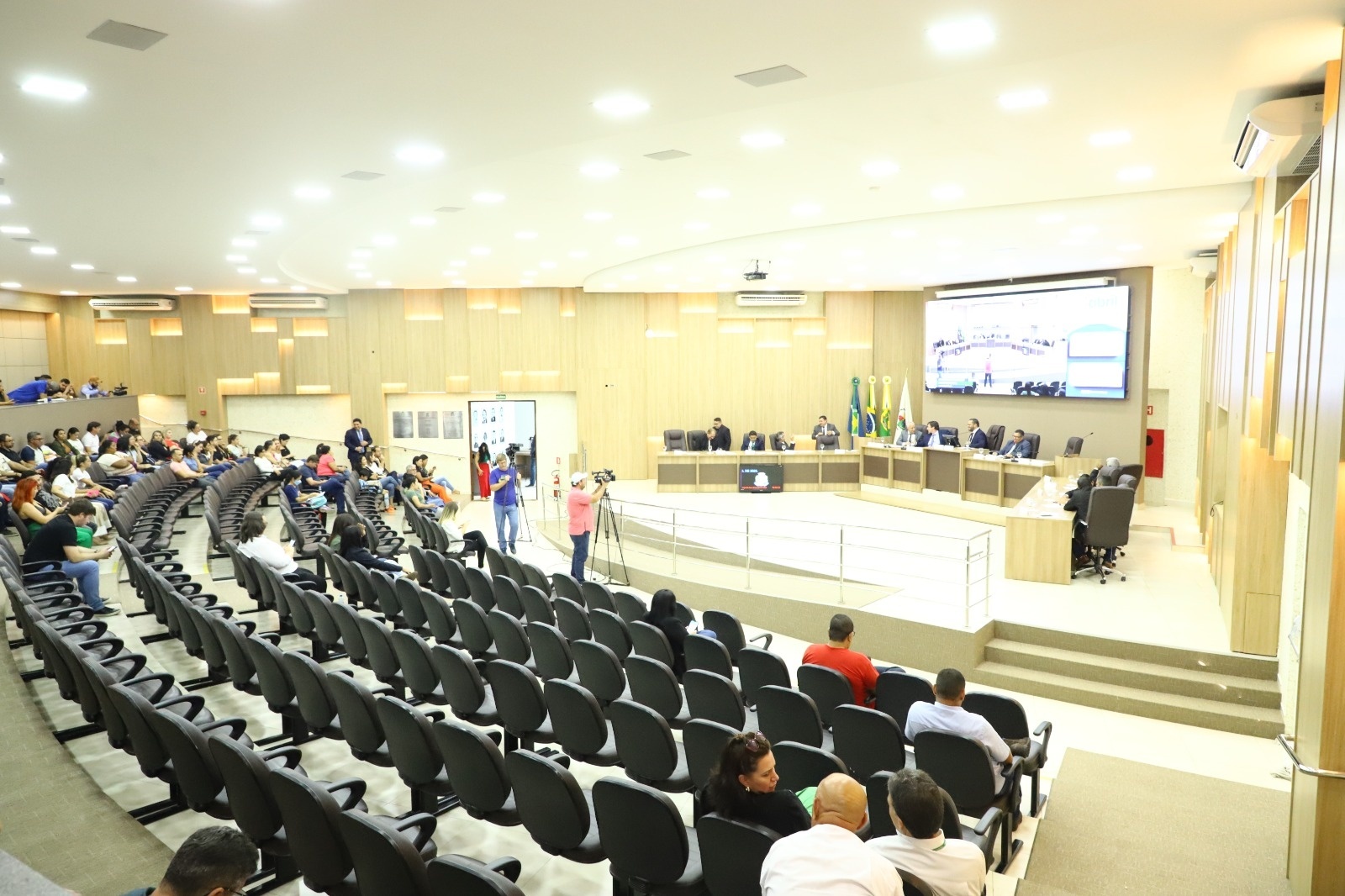Câmara iguala valor das diárias entre servidores