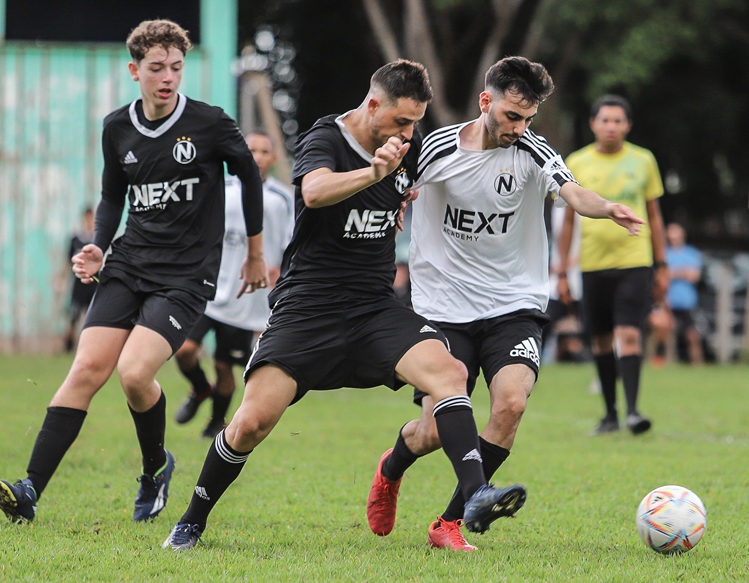 Programa encaminha crianças e jovens para jogar futebol no exterior