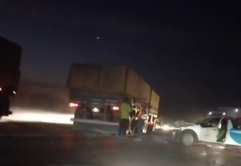 Pick-up e carreta se envolvem em grave acidente na BR-163 em Sinop