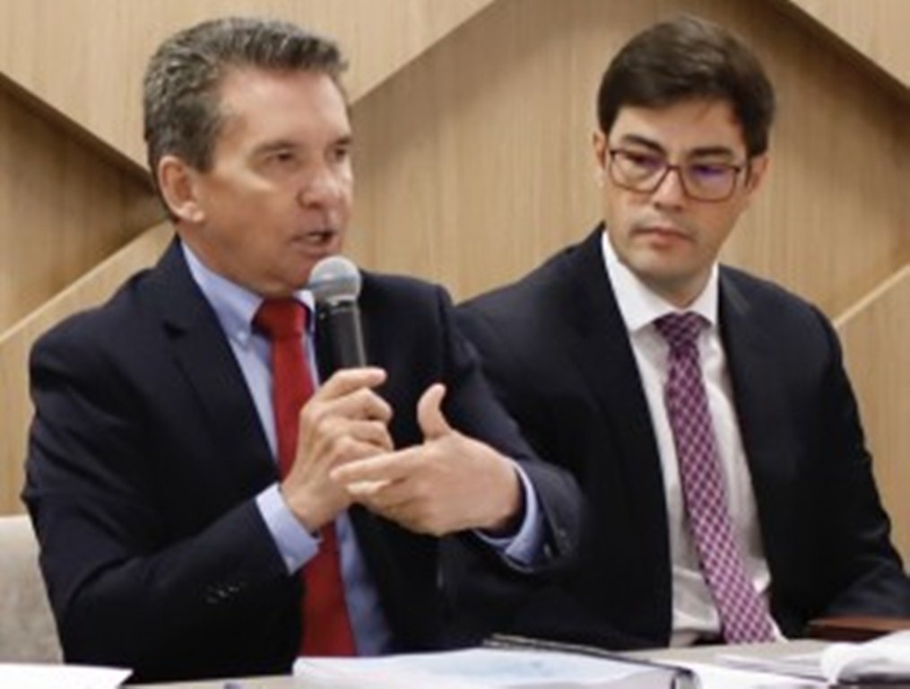 Conselheiro Sérgio Ricardo reúne gestores para debater destinação correta do lixo