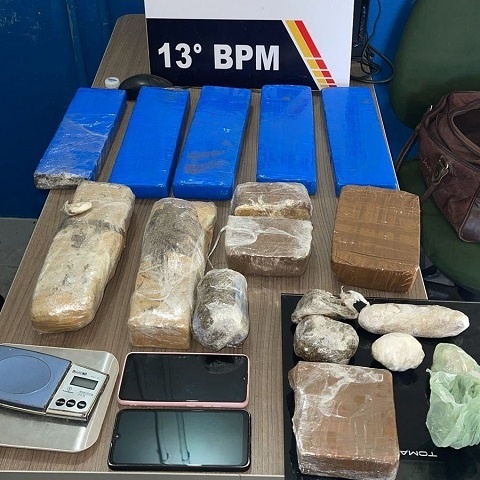 Homem é preso com tabletes de maconha e pasta base