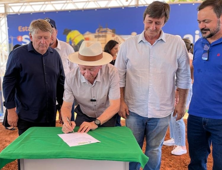 Prefeito autoriza início imediato da obra na Av. Oscar Niemeyer e melhorias na infraestrutura em outros locais