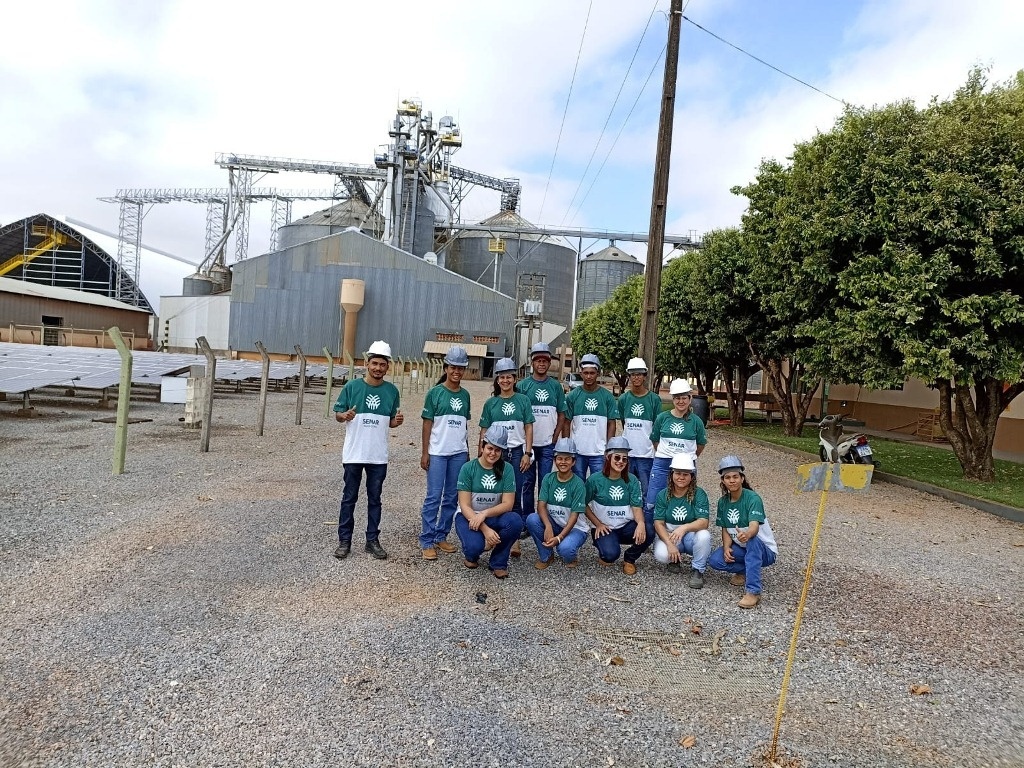 Participante consegue emprego como classificadora de grãos durante curso