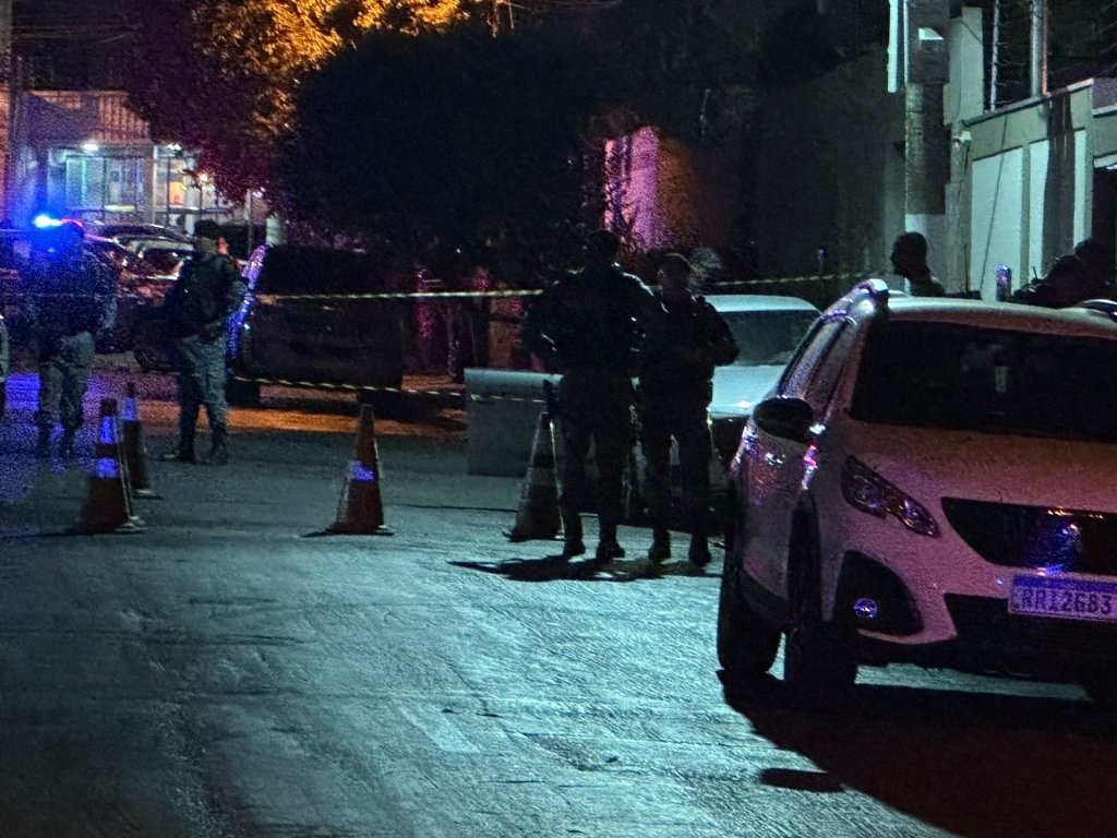 Dois ladrões tentam roubar carro em academia e são mortos por PM à paisana, em Cuiabá