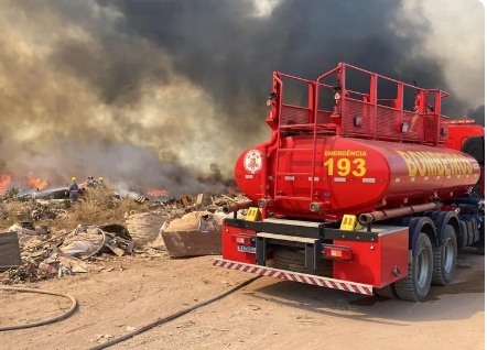 Incêndio atinge aterro sanitário em Sinop