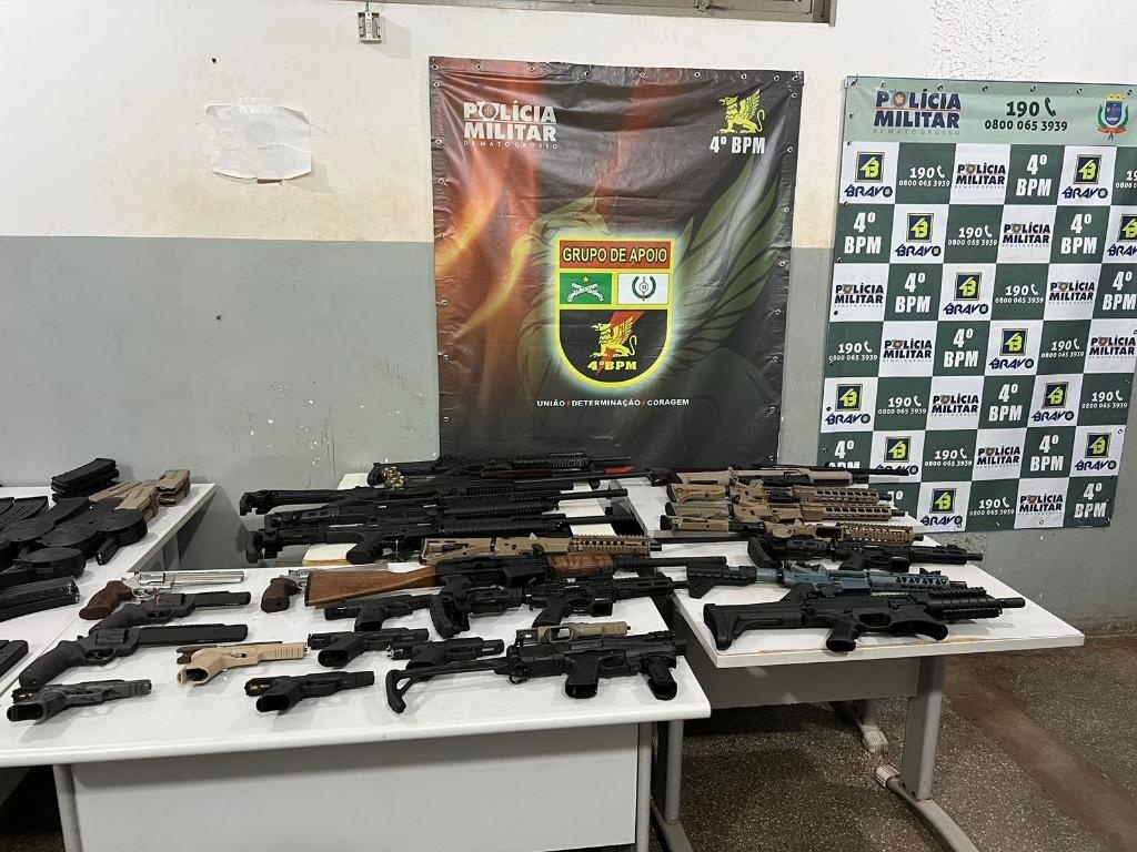 Grupo suspeito de tráfico internacional de armas é preso com arsenal em MT
