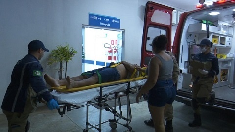Homem vai defender sobrinha do ex-namorado e acaba esfaqueado no meio da rua