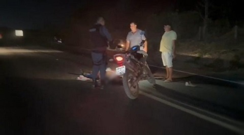 Homem morre após bater moto em cavalo e ser atropelado por carro na BR-163
