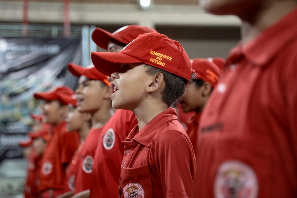 Projeto Bombeiros do Futuro forma 320 alunos e pais de alunos destacam contribuição para a formação dos filhos