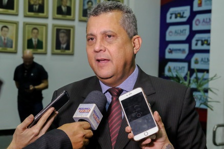 Botelho exonera ex-deputado acusado de agredir esposa em MT