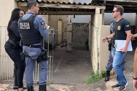 Homem tenta invadir comércio e morre esmagado por portão em Cuiabá