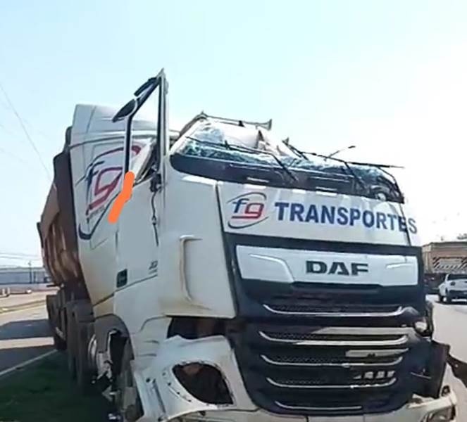 Acidentes simultâneos comprometem fluxo de veículos na BR-163 em Sinop