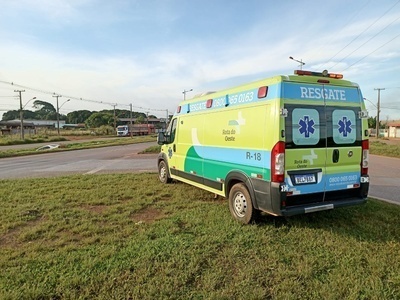 Motociclista bate de frente em camionete durante tentativa de ultrapassagem