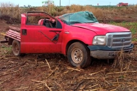Ocupantes de veículo que capotou são arremessados e morrem em Sorriso