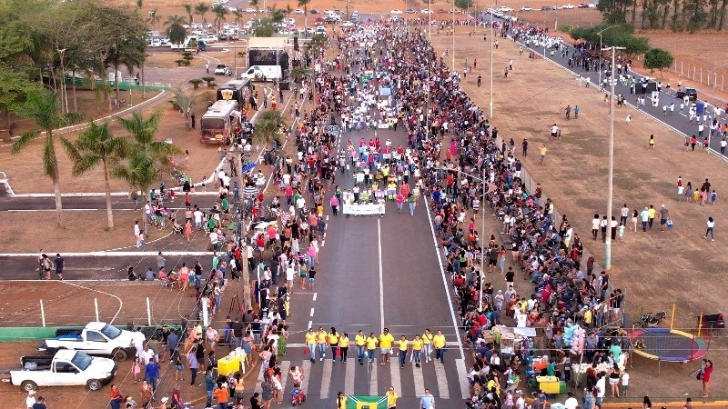 Desfile Cívico reúne mais de 70 pelotões e encerra programação do Festeja Sinop 2023