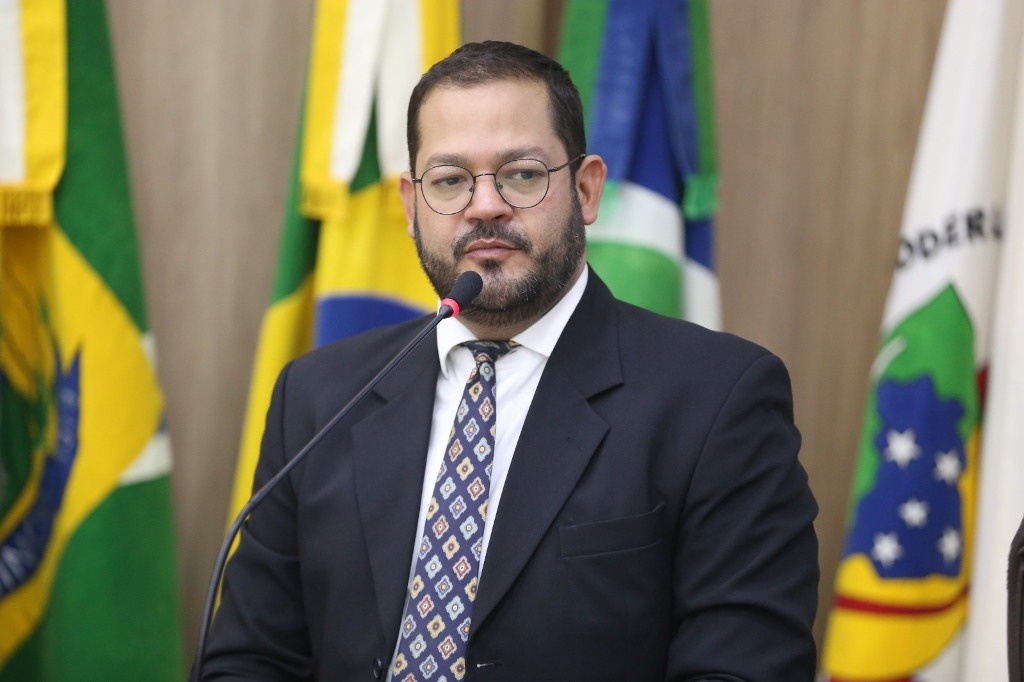 Vereador Paulinho Propõe Implantação de Bebedouros em Praças de Sinop para Combater o Calor