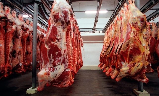 Senador acusa ministro de formar ‘cartel da carne’. Favaro rebate