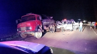 Mulher fica ferida em acidente entre camionete e caminhão na MT-140 em Santa Carmem