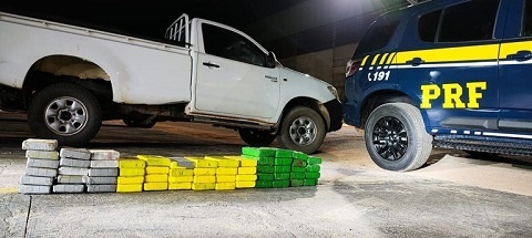 PRF apreende 60 kg de cocaína em compartimento secreto de caminhonete