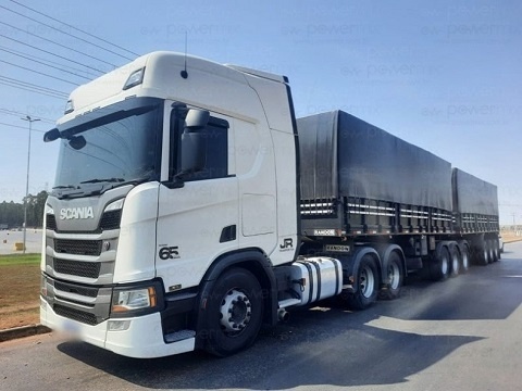 Carreta roubada na BR-364 é encontrada abandonada as margens da BR-163