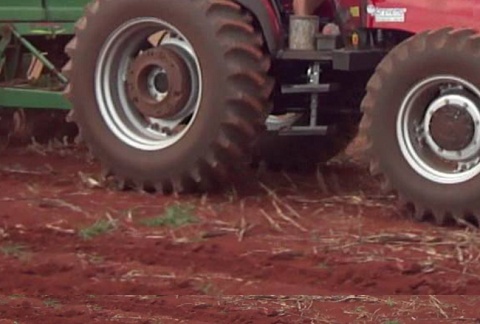 Trabalhador morre esmagado por pneu de trator em fazenda em Nova Ubiratã