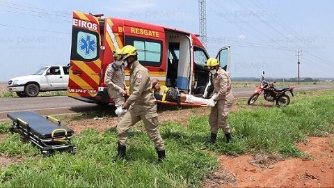 Homem fica ferido ao sofrer queda de moto na MT-249