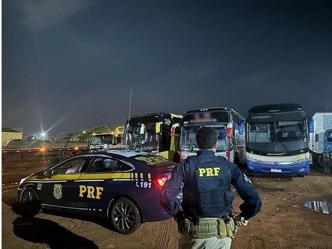PRF retira de circulação mais três ônibus clandestinos em Sorriso