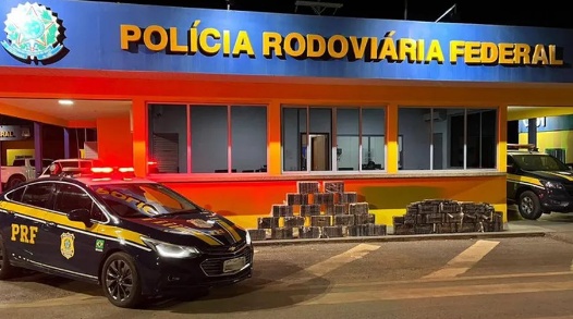Motorista é detido transportando 350 kg de droga em fundo falso de carro em Sorriso
