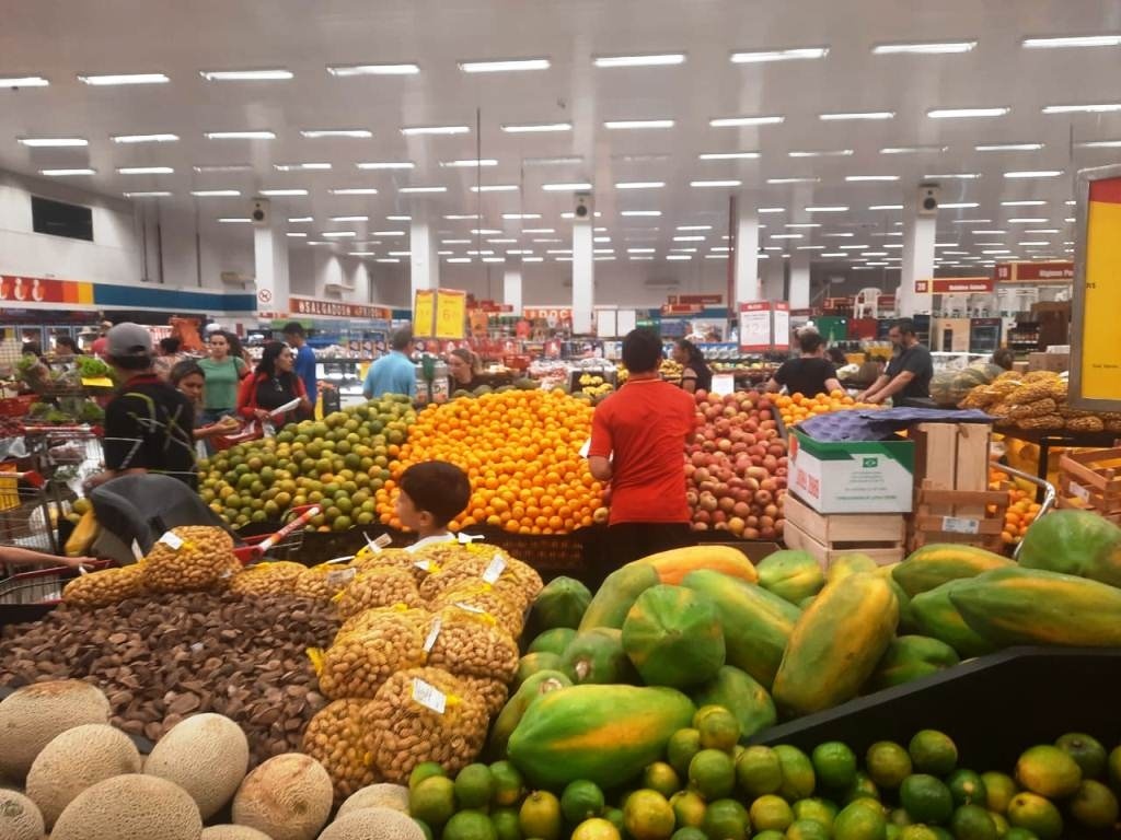 Alimentos continuam em queda, mas custo com transporte sobe em Sinop
