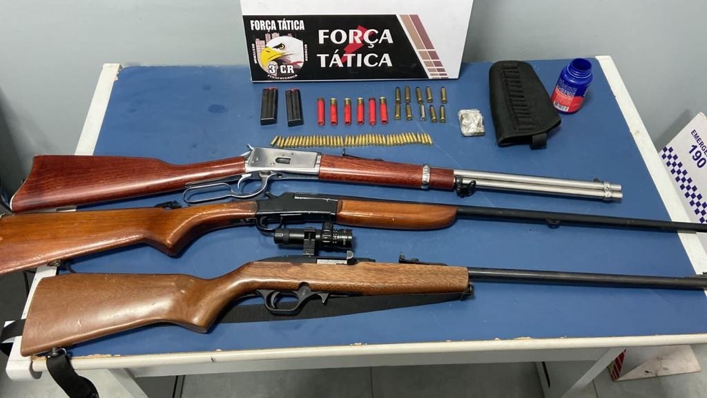 Suspeito é preso em flagrante pela Força Tática por porte ilegal de armas de fogo