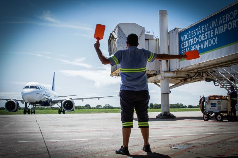 Procon-MT alerta consumidores sobre golpes envolvendo o programa de passagens aéreas Voa Brasil