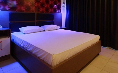 Idoso sofre infarto e morre em quarto de motel