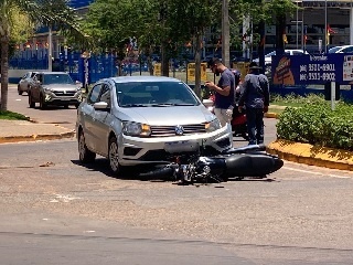 Motociclista fica com graves ferimentos em acidente no centro de Sinop