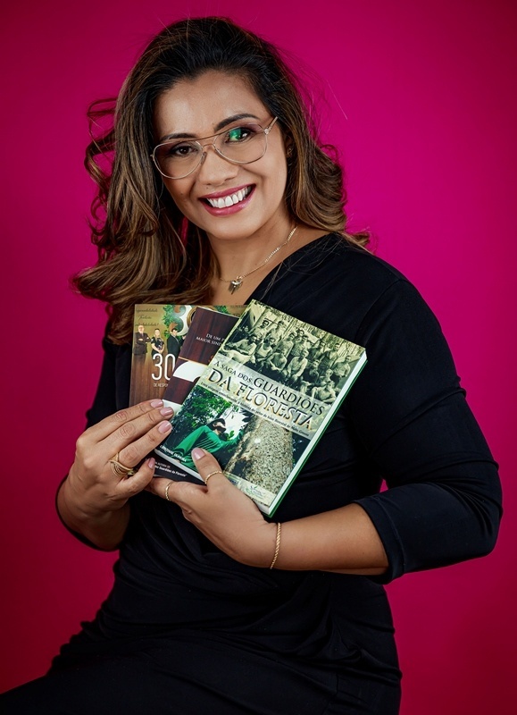 Cristiane Oliveira é nova presidente da Academia Sinopense de Ciências e Letras