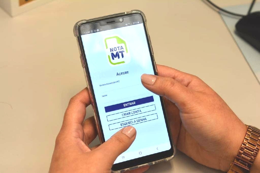 Governo entrega cheques de R$ 20 mil do Nota MT a entidades sociais