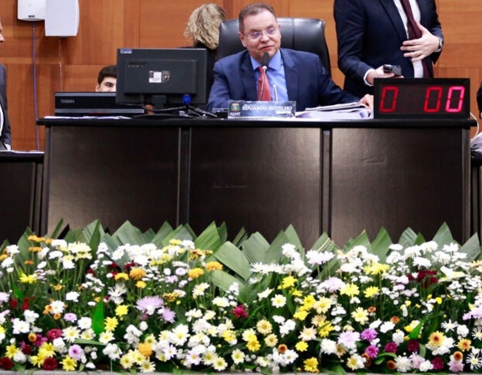 Assembleia Legislativa gasta mais de R$ 100 mil com flores