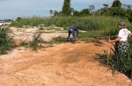 Mulher é executada na madrugada e corpo é achado em região de mata
