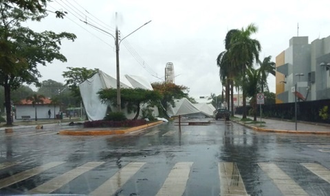 Sinop: Chuva deixa estragos em pontos na cidade