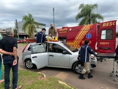 Sinop: Motociclista para em cima de carro após colisão
