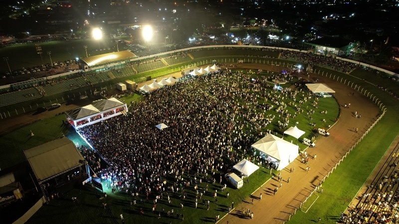 Prefeitura quer 10 guitarras pelo bar da festa da virada