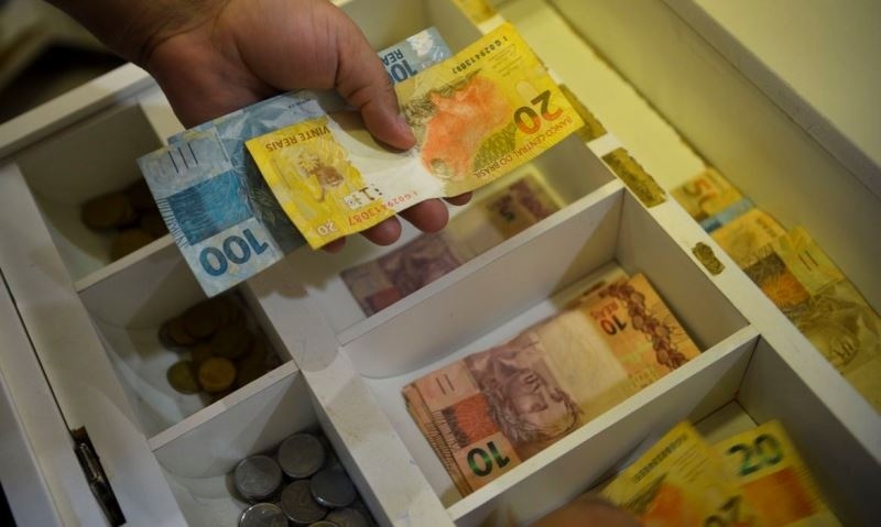 Salário mínimo de R$ 1.412 entrou em vigor nesta segunda-feira