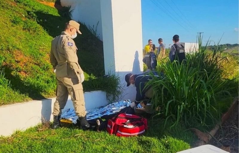 Rapaz de 19 anos é executado a tiros dentro de estacionamento por dupla em motocicleta em Sorriso