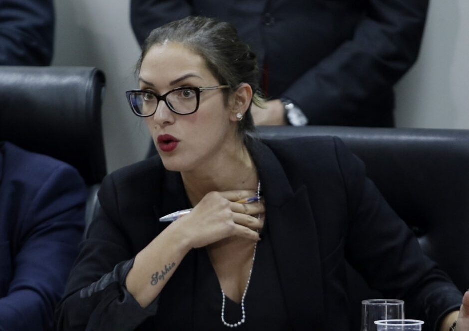 Janaína Riva tenta impor comando da Agricultura