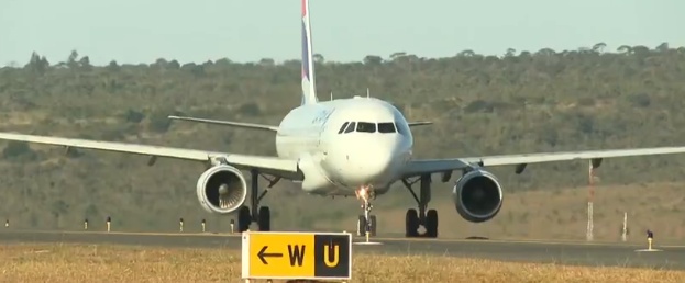 Ministro diz que programa de passagens aéreas mais baratas começa no dia 5