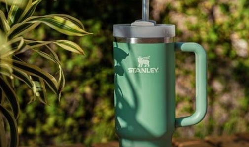 Copo Stanley tem chumbo? Entenda os riscos do metal para a saúde