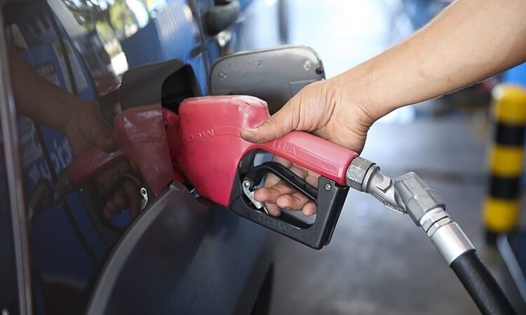 Gastos com transportes devem aumentar em fevereiro com aumento do ICMS sobre gasolina