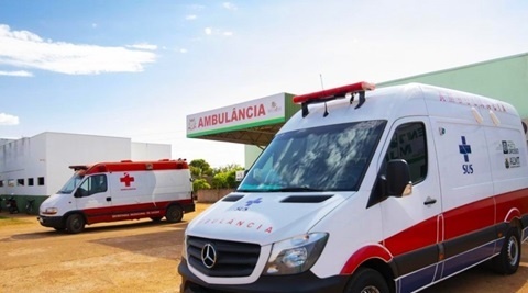 Acidente com ambulância na MT-490 deixa motorista ferido