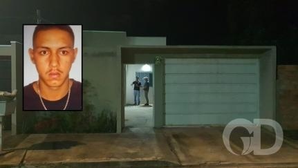Criminosos invadem casa, atiram e matam pai e filha de 2 anos