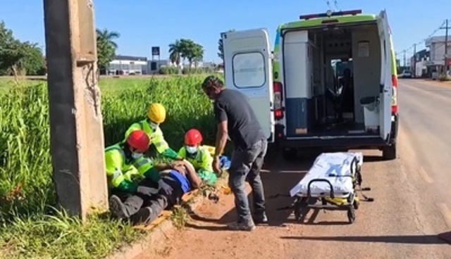 Acidente entre carro e moto deixa motociclista ferido em Sinop